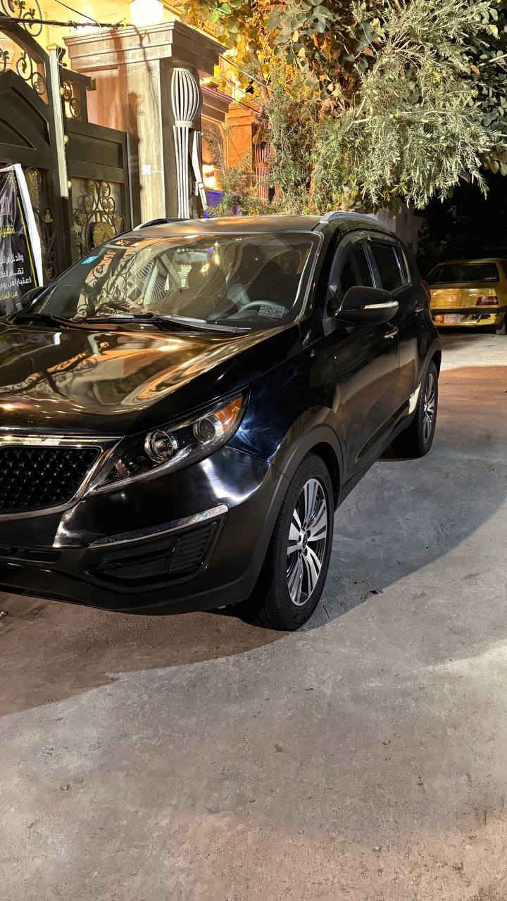 السلام عليكم كيا سبورتج 2016للبيع وارد امريكي سيارة نضفيه مكينه وكير خير من الله بل كارتون ممشى السيارة 100الف عنوان السياره واسط مركز الكوت ***********
