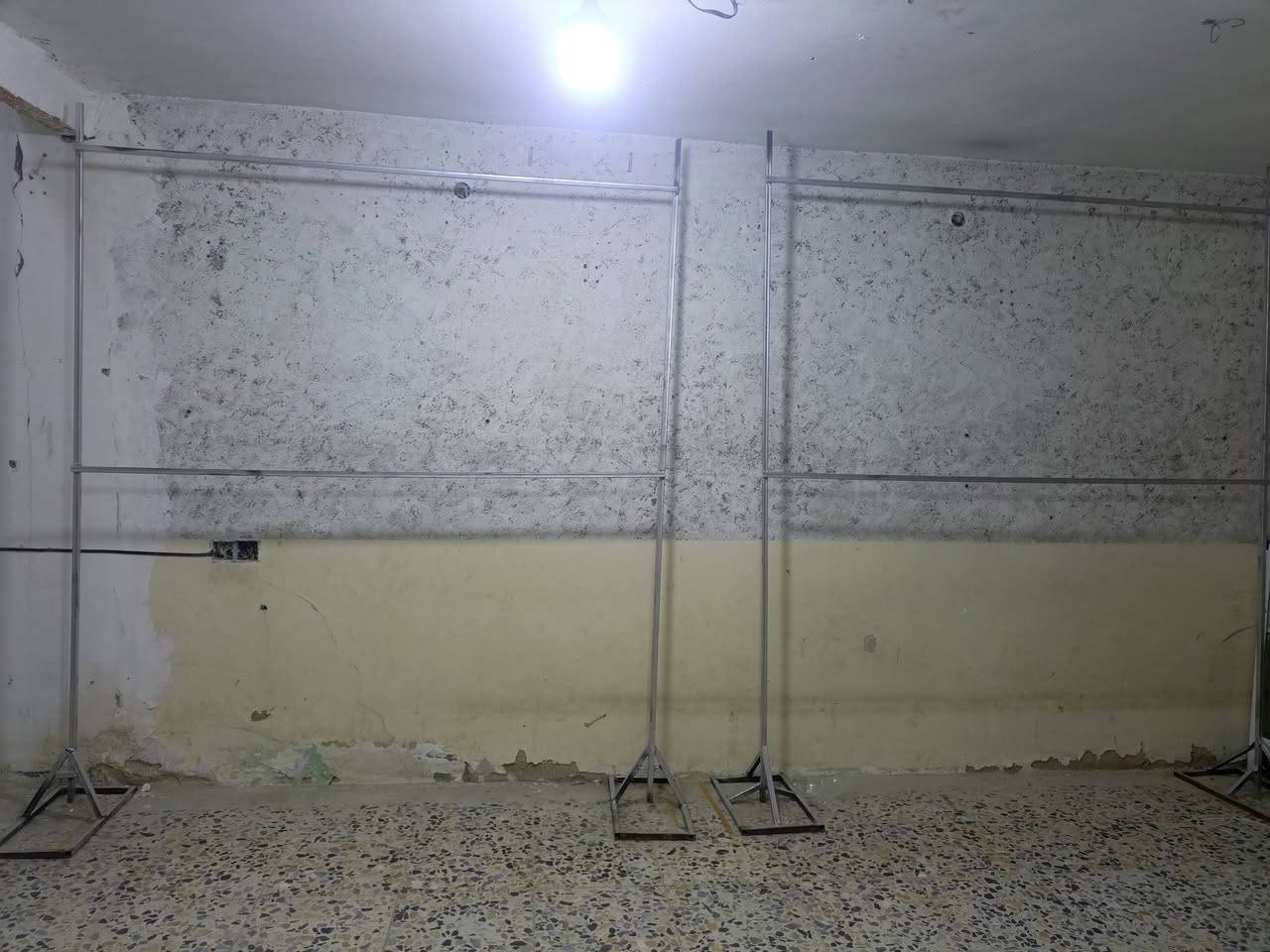 ستانات ملابس  العدد 3 وستان تعليك العدد 4 وجام خانه للبيع السعر خاص او الاتصال على الرقم ***********
