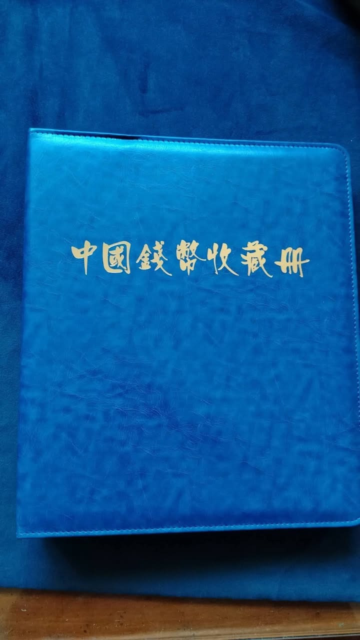 البوم يحتوي على 20 فاصلة شفافة 3 جيوب يعني يسع 60 عملة  مع البوم كفر غير مستخدم
متوفر توصيل  بسعر 15 الف


**إذا كنت صاحب هذا الإعلان وتريد حذفه لأي سبب، رجاءا أرسل رسالة إلى الدعم الفني**