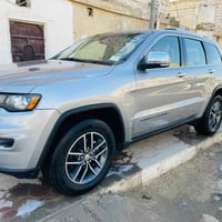 جراند شيروكي لاريدو • ٢٠١٨ • دواخل عسلي