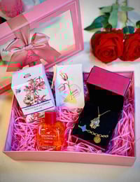 هدية عيد الأم • قلادة أم الكف • عطر ماغنوليا