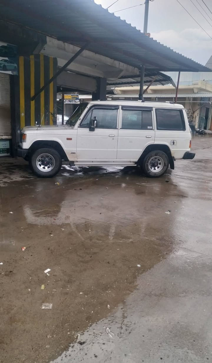 ‎بەناوی خوای گەورە و میهرەبان
ئۆتۆمبیل مستەر بۆشی باجی ڕۆ ئاڕم پلاستیک سلێمانی
مۆدیل  ١٩٨٨ بۆ فرۆشتن
مەکینە و گێڕی دێری بۆ بەسترەوە گێڕ و مەکینە بە شەرت چوار تاییەی ویلی لۆکی لەژێرە کارەبایی و توند و تۆڵی بەشەرت بێ مەسروفە ڕەقەم تەلەفون  *********** 
***********
