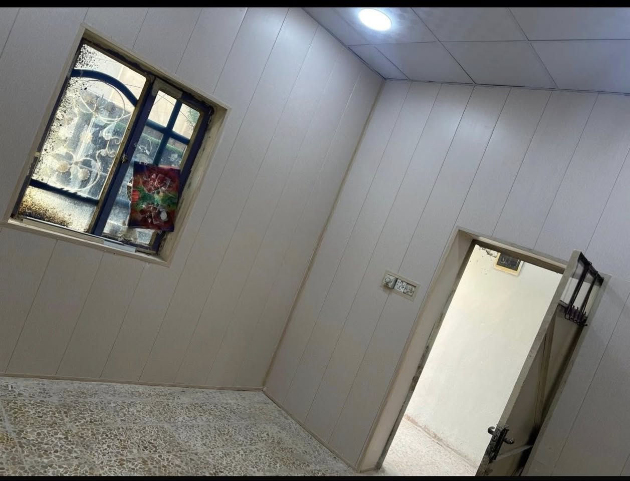 السلام عليكم دار ايجار العطيفيه خلف جامع المعز  طابق ارضي 2 غرف نوم +صاله +مطبخ +صحيات+كراج وحديقه ايجاره 550 الف الاتصال ع ***********
