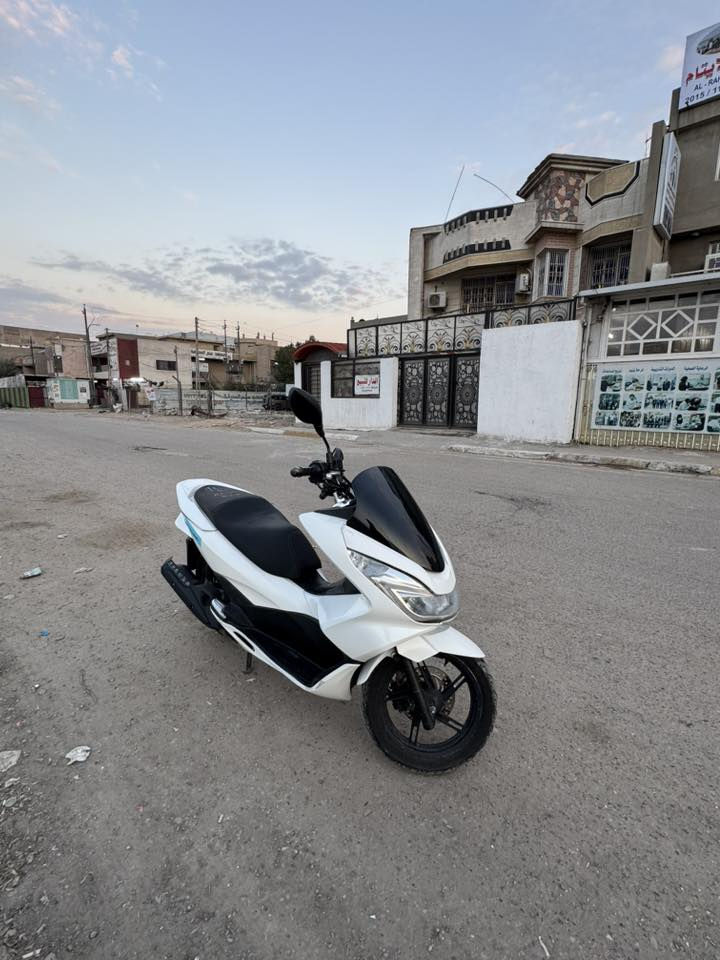 السلام عليكم للبيع بيسي اكس جيل الثاني مكفولة دراجة كلهة بلادية ياباني  مكينة 150 دراجة تتعب تكول جديدة كلهة بلادية ومكينة ما مفتوحة  جيب فيتر وافحص ومكينتهة جداً جداً حلوة وطستهة ناعمة السعر مليونين و 150 يعني 2150 العنوان بغداد البلديات الرقم ***********
