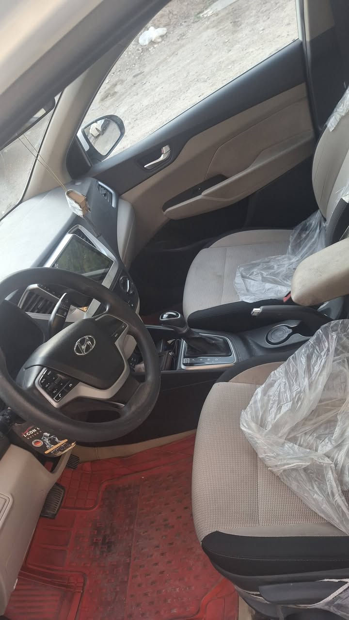 السلام عليكم اكسنت مديل ٢٠
جاهزه مكينه كير تبريد مكفول 
بيه صبغ باب فقط مكان السياره بغداد
السعر  ١١٢  وبيه مجال بسيط
***********
