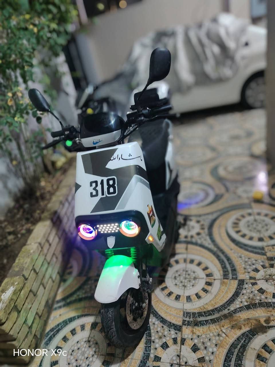 السلام عليكم ماطور 318 للبيع ماطور كله شرط مواصفاته معروفه دبلي اشاره يمين يسار لايت  اربع نمر بق شغال خلفي ست بطاريات شرط على الفحص السعر 550 وبي مجال الطيبين مكاني موصل الايسر حي القاهره رقم ***********
