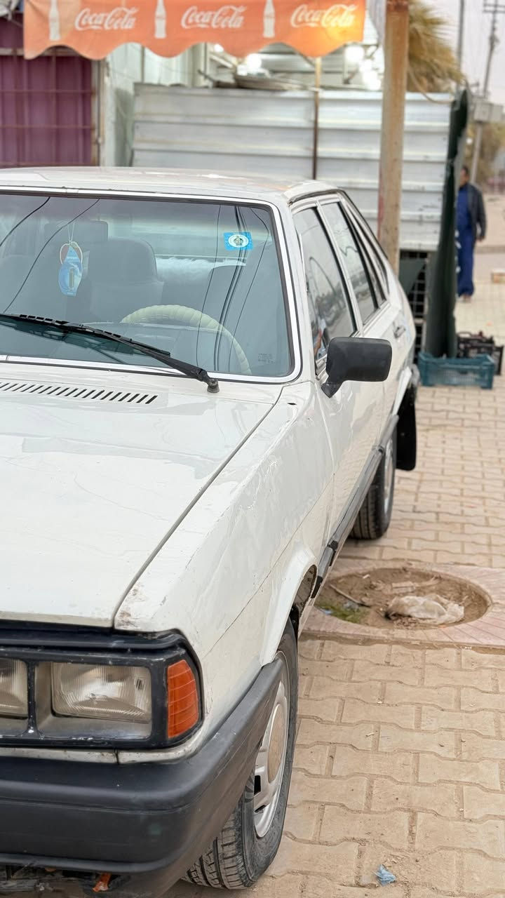 السلام عليكم مكلف بالنشر
برازيلي 1988
محرك كير شرط
صدر تايرات جديد
رقم نينوى دولي شرط التحويل 
سيارة بلاديه على وضع الشركه
السعر 30 وبيها مجال
للاستفسار اكثر الاتصال بالرقم
***********
مكان السيارة صلاح الدين الشرقاط
