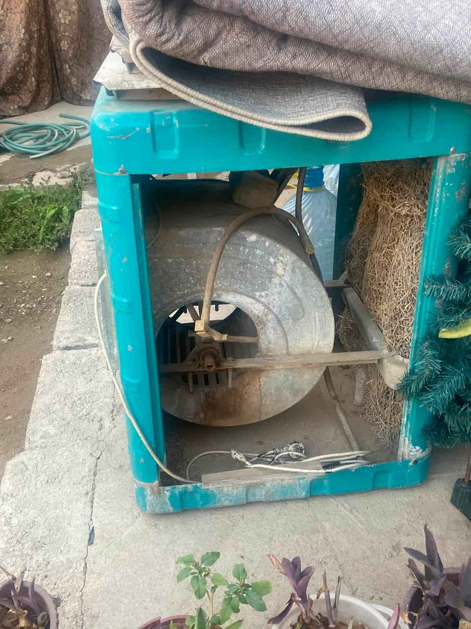 مبرده نضيفه ايعيب مابيه بس يحتاجله واتربام يوصل الميه للحلفات السعر 50رقم ***********
