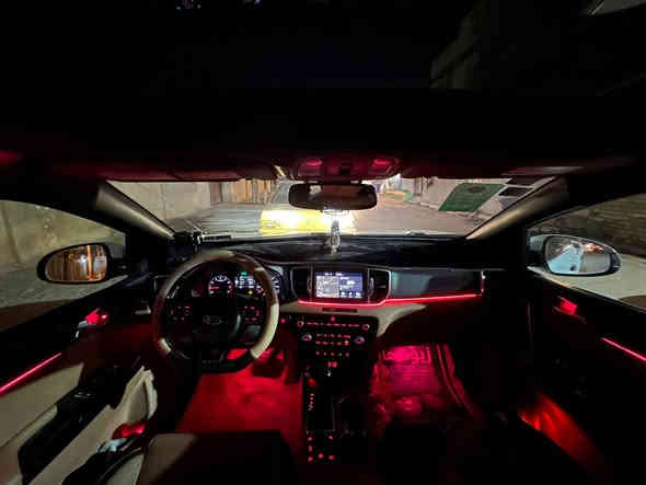 السلام عليكم سبورتج 2019 امريكي اعلى فئه Sx توربو محرك2000
مواصفات 

1-بصمه 

2-صندوك كهرباء 

3-مري شفط 

4-اشاير بالمري 

5-دبل كزوز 

6-كشنات اماميه كهرباء 

7-كشنات اماميه وستيرن  (تدفئه وتبريد)  

8-تبريد قطعتين 

9-بنوراما

حادثها جاملغ ورجع بارد وصبغ نصه وبنيد نصه صبغ فقط بقيه كفاله وعندي سونار 

السياره احله من صور بهواي ماشيه 60 وقابل للزياده سعره 180 وبيه مجال حك جيه صور حادث مرفوقه مع صور 
بيع فقط
غير متواجد عل فيس 

للاتصال***********
