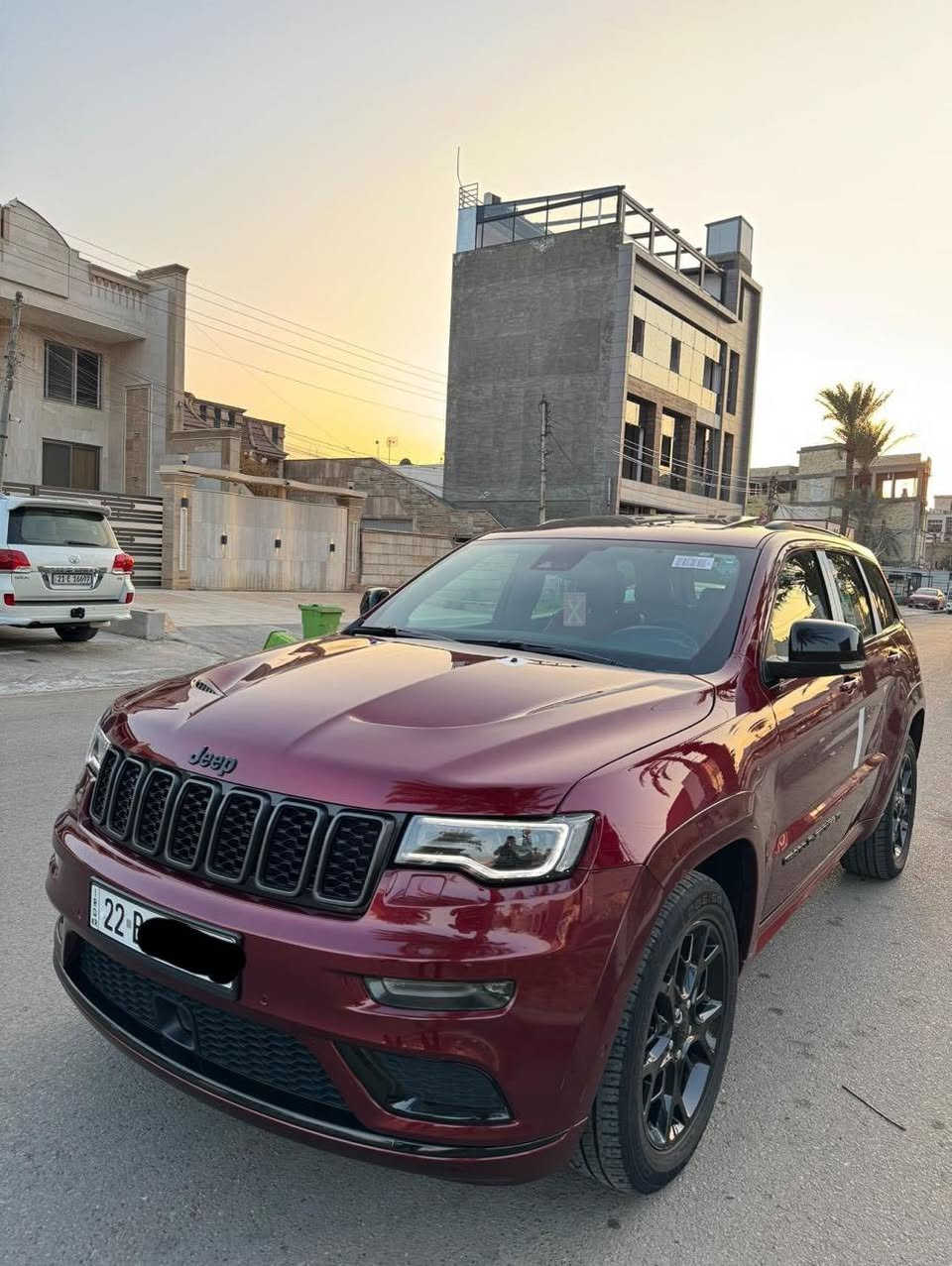 سلام عليكم 
جيب كراند شيروكي فئة ال  S اس ( خـليـجـي ) ام رادار 
‏‎موديل 2022  فول مواصفات وكالة هارلم ام ضمان 
المحرك : V6.  3.6L ‎  
 السياره اخت زيرو 
رقم اربيل الجديد بسمي تحويل ثاني يوم  ؟
سياره مكفوله من الصبغ و التبديل و البارد 
‏‎ ماشيه  12 الف كيلو متر حقيقي شرط فحص 
سياره جديده جدا ارضيات الشركه بل جيس 
سياره جديده استخدم شخصي و قليل 
‏‎ السيارة وكالة  داخل احمر بلادي المرغوب 📍❤️
لون ابيض سياره جديده بمعنى الكلمه 
‏‎* المواصفات :
‏‎*رادار امامي وجانبي 
‏‎* نقطة عمياء .
‏‎*داخل جلد 
‏‎* دفع رباعي 4x4 . 
‏‎* فرش المقاعد من الجلد . 
‏‎*صفي المقاعد الأمامية كهربائية .
‏‎* ذاكرة لحفظ وضعيات الجلوس . 
‏‎* صفي المقاعد الأمامية مع تدفئة . 
‏‎* صف المقاعد الخلفية مع تدفئة . 
‏‎* ويل قياس 20 انج .
‏‎* مقود السائق كهربائي . 
‏‎* تدفئة ستيرن . 
‏‎* سقف بانوراما .
‏‎* شاشه كبيرة 8.4 انج .
‏‎* نظام الملاحة (GPS) . 
‏‎* نظام خاص للطرق الوعرة . 
‏‎* مصابيح امامية زنون . 
‏‎* المصابيح الأمامية مع LED لايت . 
‏‎* كشافات ضباب بروجكتر زنون . 
‏‎* تشغيل عن بعد .
‏‎* صندوق كهربائي .
‏‎*  حساسات أمامية . 
‏‎*  حساسات خلفية .
‏‎* كاميرا خلفية .
‏‎* بخاخ ماء لتنظيف المصابيح الامامية .
‏‎* مرايا بخاصية التعتيم الذاتي . 
‏‎* مرايا جانبية قابلة للطي . 
‏‎* بلوتوث تلفون . 
‏‎* محدد سرعة . 
‏‎* نظام تشغيل واطفاء اوتماتيكي للمحرك للتوفير من صرف الوقود . ( Auto Start System ) .
‏‎* نظام بريك اوتماتيكي ( Auto Break System ) .
السعر 390 ورقه 💲 و بيهه مجال 
و ماكو بهيج سعر شوف السوك 
‏‎للاستفسار اكثر  *********** 
مكاني بغداد 
بيع او مراوس حسب قناعه
