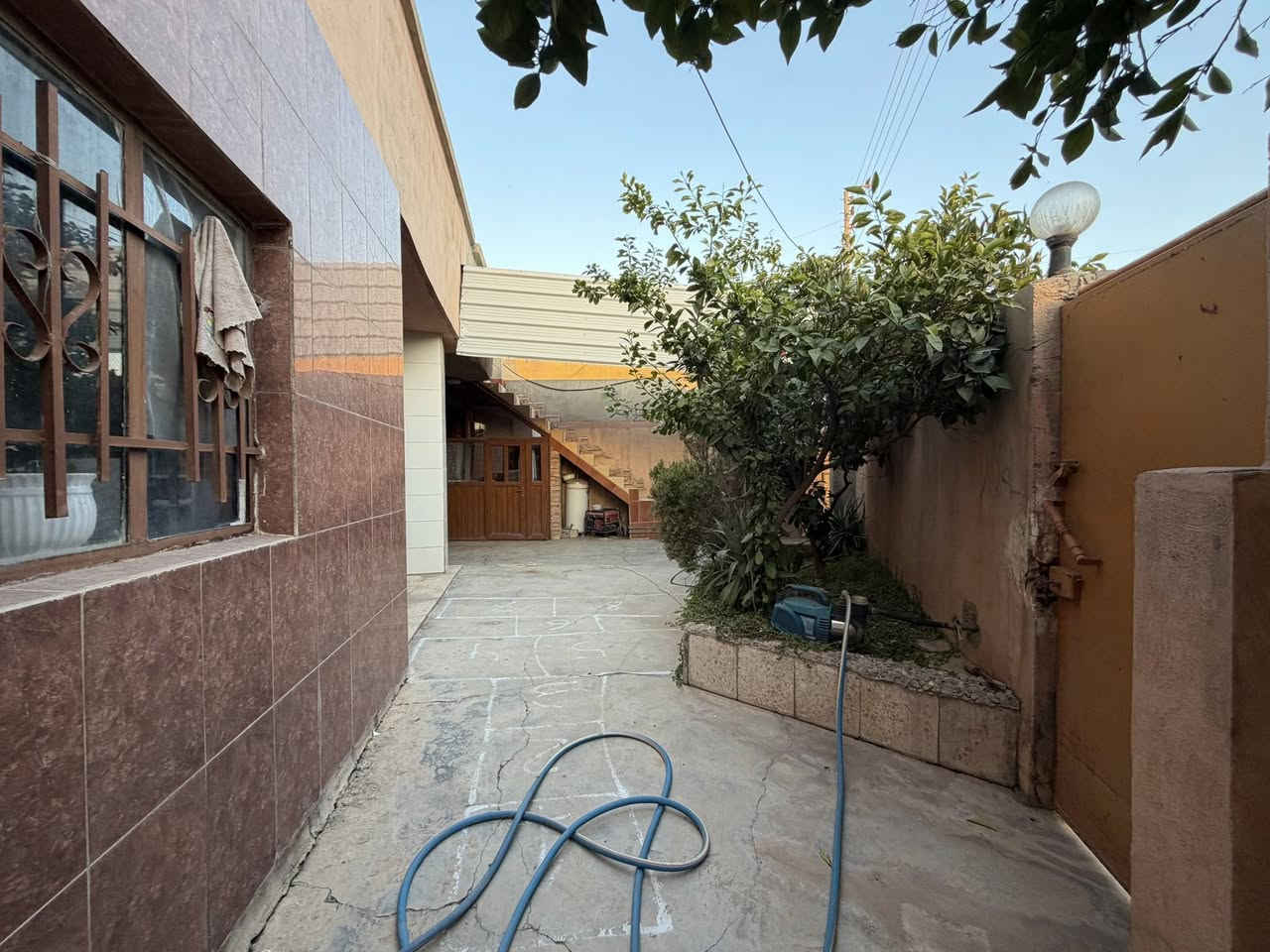 فرصة استثمارية مميزة 🔥
#دار #للبيع  ركن 🏠  طابو ملك صرف بيت نضيف صالح للسكن ..مساحته ٣٨٩

#الموقع :- كركوك — القادسية الاولى المربع الذهبي قرب تقاطع الحريه والقادسية مقابل ماركت التون ستي  الموقع جيد على 
  شارع عريض قريب من كافه الخدمات 

#تفاصيل الدار

 
- استقبال 
- هول
- غرف نوم عدد اثنين
- مطبخ 
- حديقة
- درج خارجي 
- صحيات 
- كراج سياره

* نستقبل جميع عروضاتكم السكنية 🏠 والتجارية 🏡 بكافة مناطق كركوك  
.......................................
للمزيد من المعلومات مراجعة

 عقـارات الأبـــــــــــــرار  
حي الواسطي. مقابل المواد الغذائية 
او الاتصال على 
📞  ***********
📞  ***********
