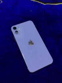 ايفون 11 عادي  ذاكرة 64 بطارية 75 جهاز نورمال مامبدل شي شرط فقط الظهر ...