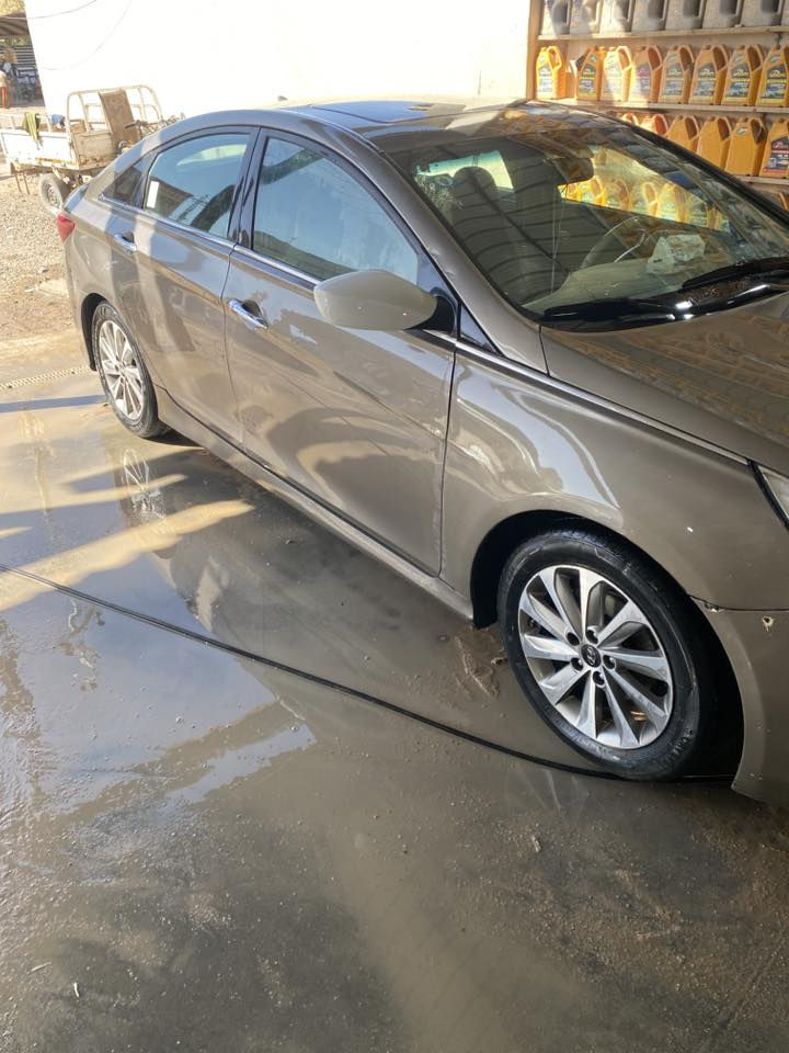 السلام عليكم سوناتا ٢٠١٤ فول مواصفات لمتد وارد أمريكي رقم بصره باسمي سنويه جديده مكينه وكير وحداده كفاله السعر ٩٥ ورقه 
المكان البصره الزبير 
***********
