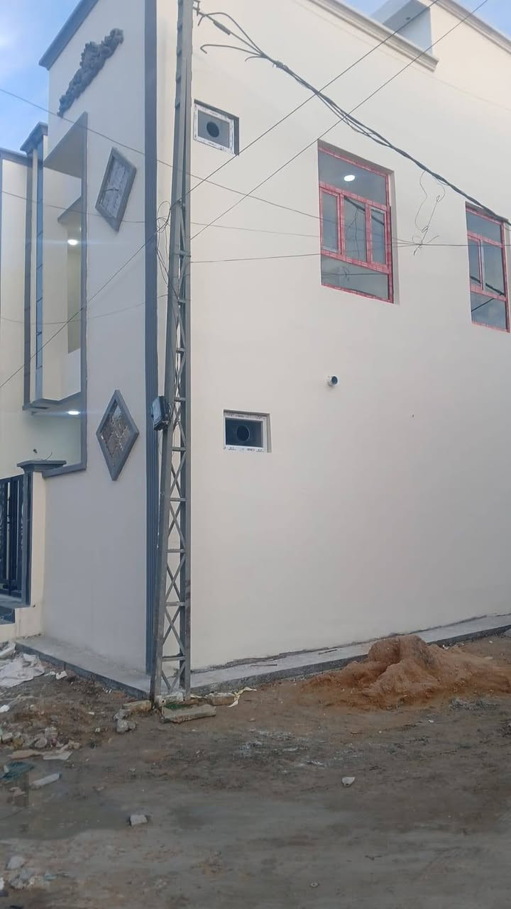 دارللبيع  بناء حديث  طابقين  مساحه ٥٠متر ركن في حي الصديق بدايه المنطقه( رقم العقار ٩٨٦ )
واجهه ٦،٧٥م نزال ٧،٥م شارع ١٠م يحتوي على ٢ نوم مع استقبال مع مطبخ مع خدمات كامل وجاهز للسكن مباشر بعد الشراء ..
مكتب الشاكرين للعقار.
***********📲
***********📞📞
ابي غريب-حي الصديق-الشارع الرئيسي.
