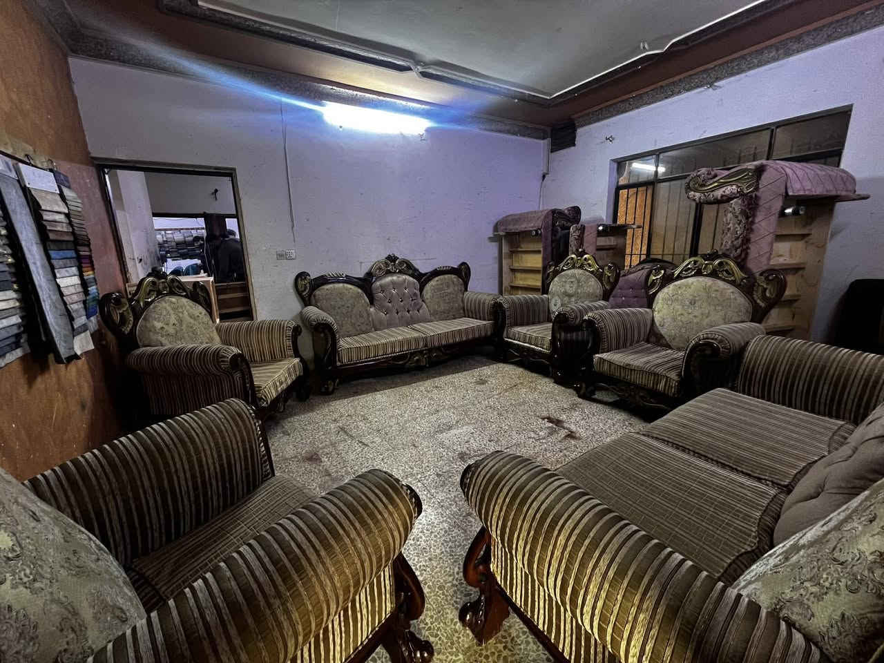 ديوان ملكي زان حيل ثقيل 
نضيف مابي اي عيب 
خشب عراقي 
300السعر


**إذا كنت صاحب هذا الإعلان وتريد حذفه لأي سبب، رجاءا أرسل رسالة إلى الدعم الفني**