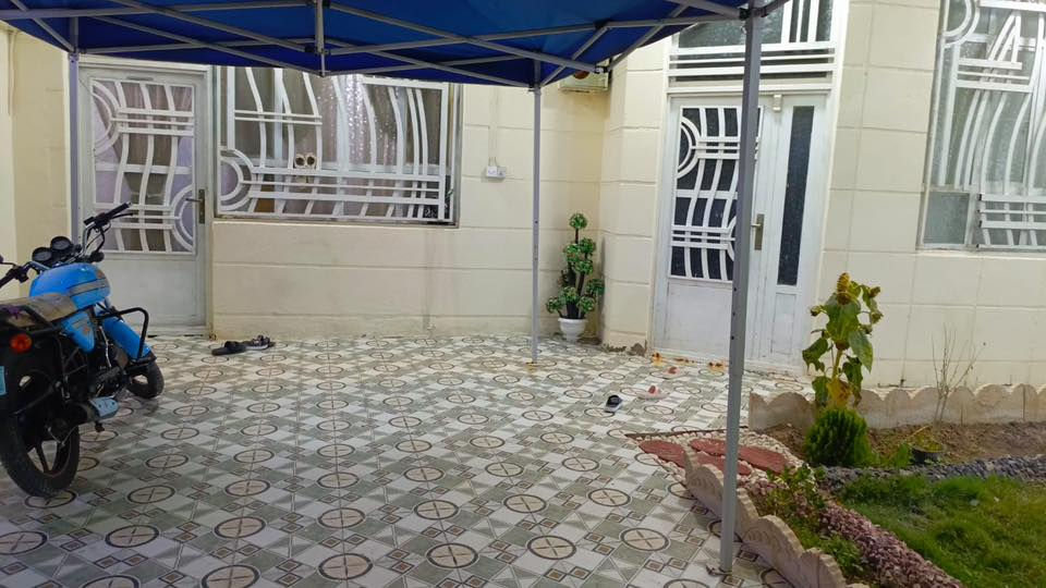 السلام عليكم  بيت ٢٠٠ متر وجهه ٩ ونزال ٢١ سند ٢٥  

غرفتين نوم ٥x4 ستقبال ٦x٤مطبخ ٤x٤ونص كراج وحديقه بيت جاهز من كلشي 
 عل حولي وره جملون الذبحاوي عل كطع والسعر اتصل ودلل

***********
