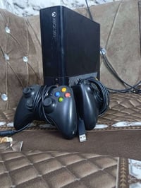 جهاز اكس بوكس 360مستعمل مع 2 جوستكات و 35لعبه للاستفسار الاتصال على ال...