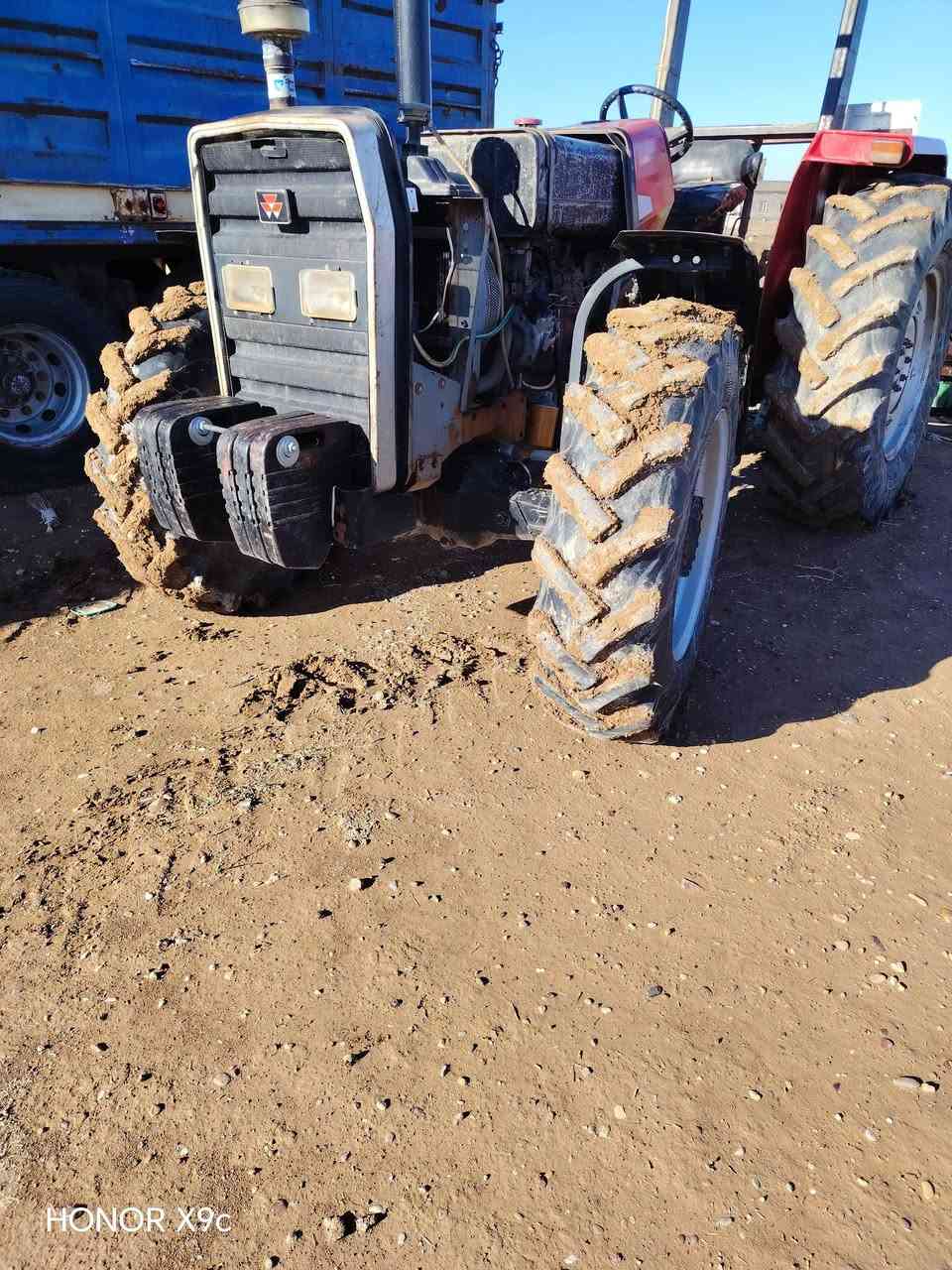 اسلام عليكم تركتر موديل ٨١ رقم التأميم محرك كير اسكن باور شرط طخم تاير جديد محور دبل حجم ٢٩٠  مالو موجود.  هاتف ***********
