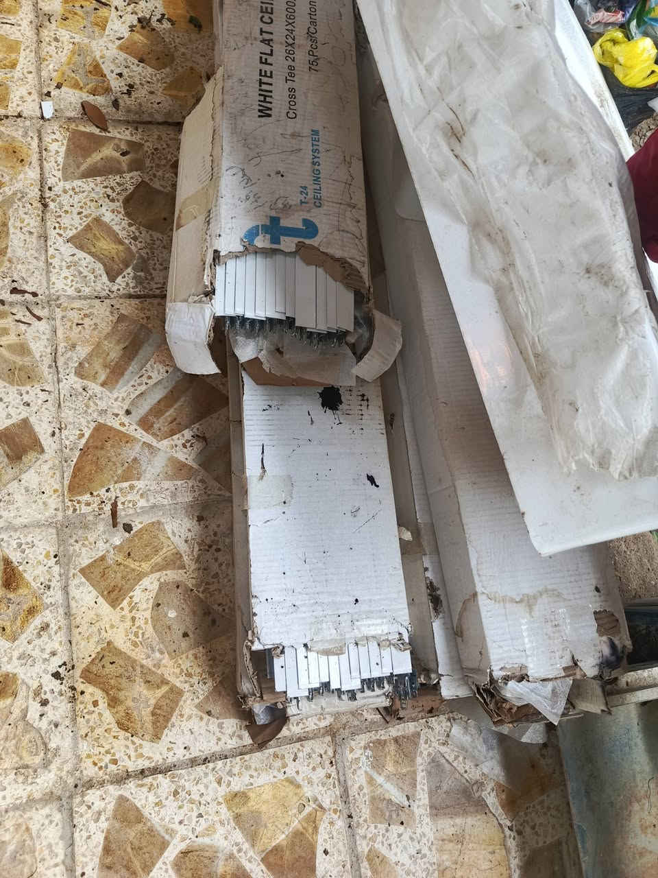 السلام عليكم مكاصه مال سراميك للبيع اثنينهم ب85 قواطع سقف ثانوي كرتون ب10 قاعده مال حمام ب15 رقم ***********
