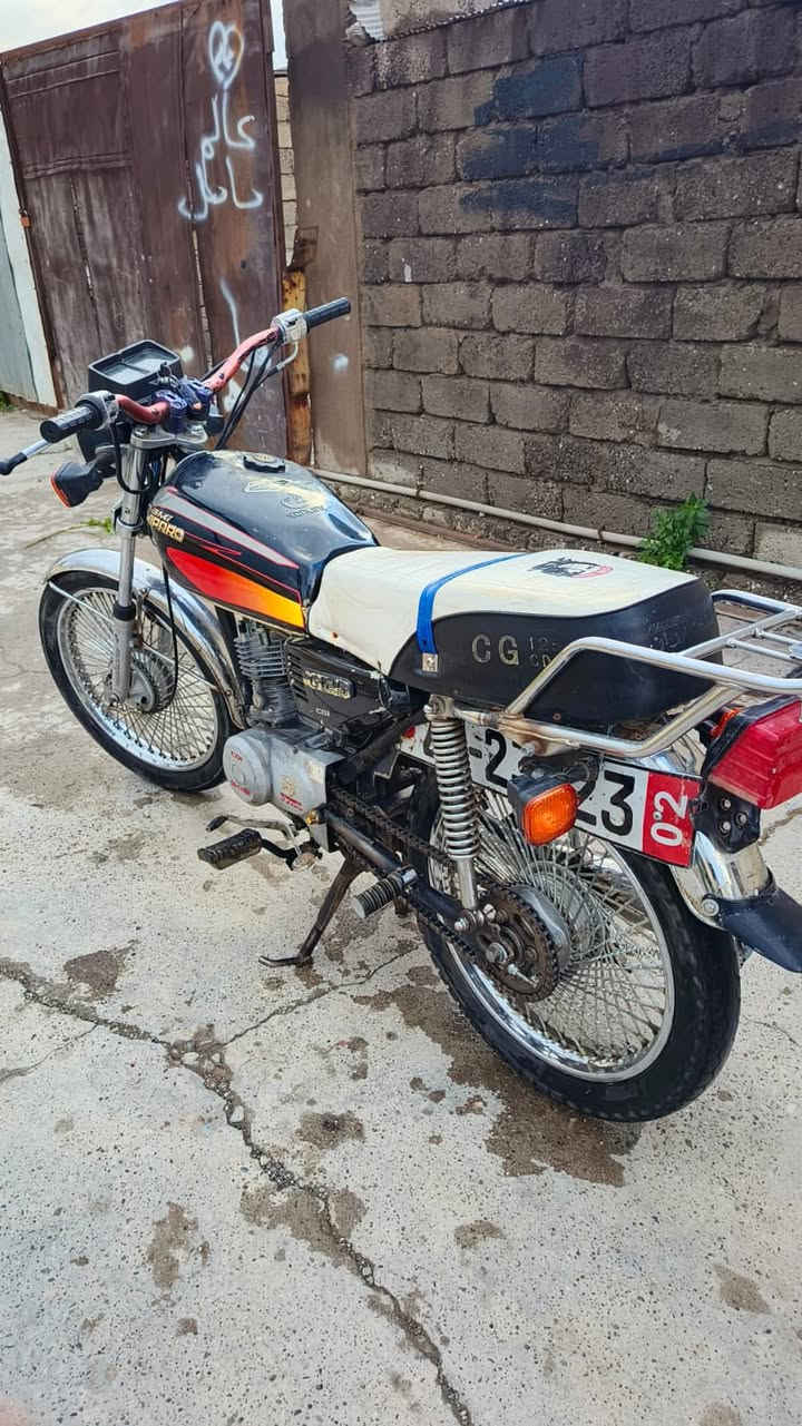 ماطور تايكر 2020 ابو النمر
مكينه ما مفتوحه وايرمنيه شغاله 
ماطور نظافه كدام عينك  
السعر 350 بي مجال قليل مو شراي لا تعبني


**إذا كنت صاحب هذا الإعلان وتريد حذفه لأي سبب، رجاءا أرسل رسالة إلى الدعم الفني**