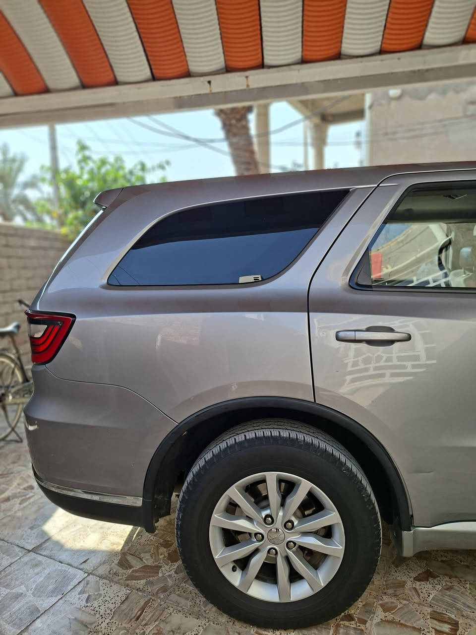 السلام عليكم
دوج دورنكو 2015 اصل
رقم بغداد انكليزي حره  باسمي وارد أمريكي حادثها
( سرقه جاملغات الاماميه وراجعات نفسهن وبالعراق تم تبديل باب الخلف صدر اصلي وبيها بارد بالبنيد ونصبغ كلير فقط )  كير مكينه مكفولات حداديه توني مسويها تخم تاير  مواصفات سياره 6سلندر 7راكب 4قطع تبريد كير ماوس  بصمه شاشه جبيره تدفئه تبيرد اوتو ستوب ايكو سبورت  جام اوتو كامره تحكم ستيرن جهتين + شفتات منضومه زنون عالي وناصي فور ويل السعررر(220)وبيها مجال بسيط لتواصل ع الرقم(***********) مكان السياره ناصريه غراف
