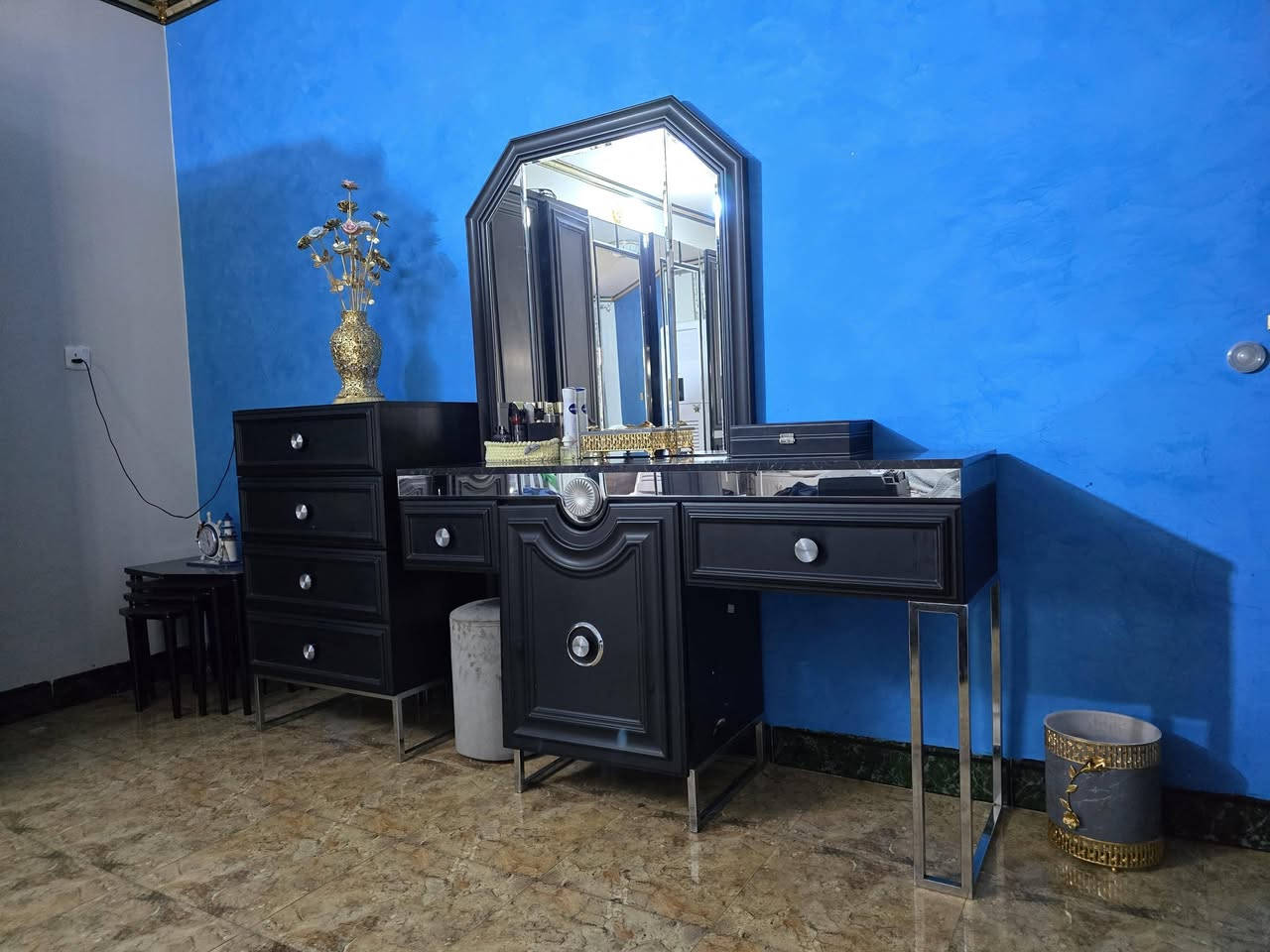 السلام عليكم 
غرفة نوم تركي نظيفة جدا عنوان بالحلة 
***********
