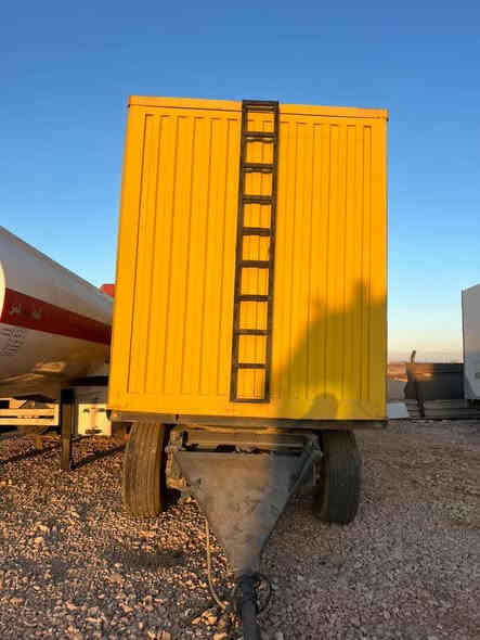 قارطره ومقطوره اكتروس موديل 2002 الحجم 1843 متواجد في معرض بغداد الحديث  العنوان الانبار الرمادي منطقه الشراع الخط السريع للتواصل ***********
***********
