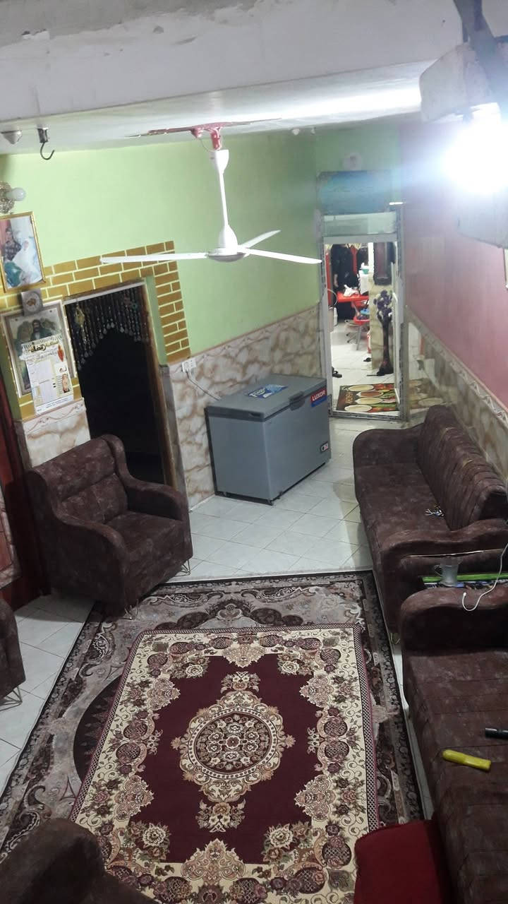 بيت للبيع مساحته 120م طابقين سيراميك الطابق الأول يضم استقبال وهول وغرفة نوم بالإضافة للمطبخ والحمام والصحيات والطابق الثاني غرفتين وهول وحمام بناء 2014
ملاحظة :البيت بدگوني الواجهة الموقع الماجدية قرب تسواهن 
الهاتف ***********
