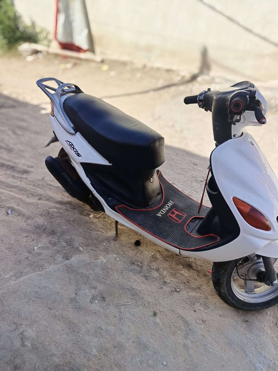 سلام عليكم درجة اكزز لبيع نضيف كلشي شغال بيه سلف هندر لايت اشاير بيك لايت مكينه  ناعمه شلعه حلوه سعره 450 مكان ناصريي مركز وشراي ***********
