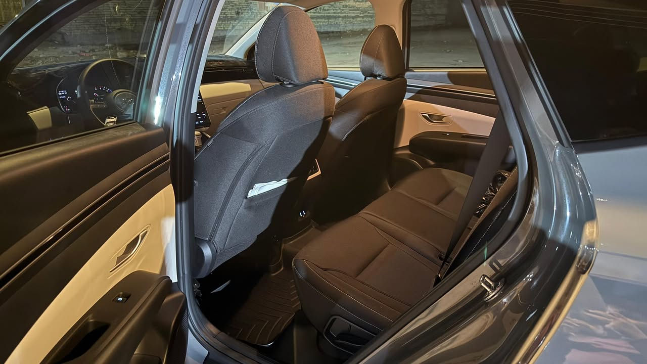 هونداي توكسان موديل 2024 دخول جديد  بدون حادث ولا ايرباك والسيارة جاهزة وجديدة بمعنى الكلمة كتاب شهداء بصرة ماشية 20 السيارة فول ماعدة الفتحة السيارة بصمة رادار تشغيل عن بعد  دواخل ابيض لون سمنتي فاتح السعر 215 قابل للتفاوض  العنوان بصرة معقل للتواصل عبر الاتصال***********
