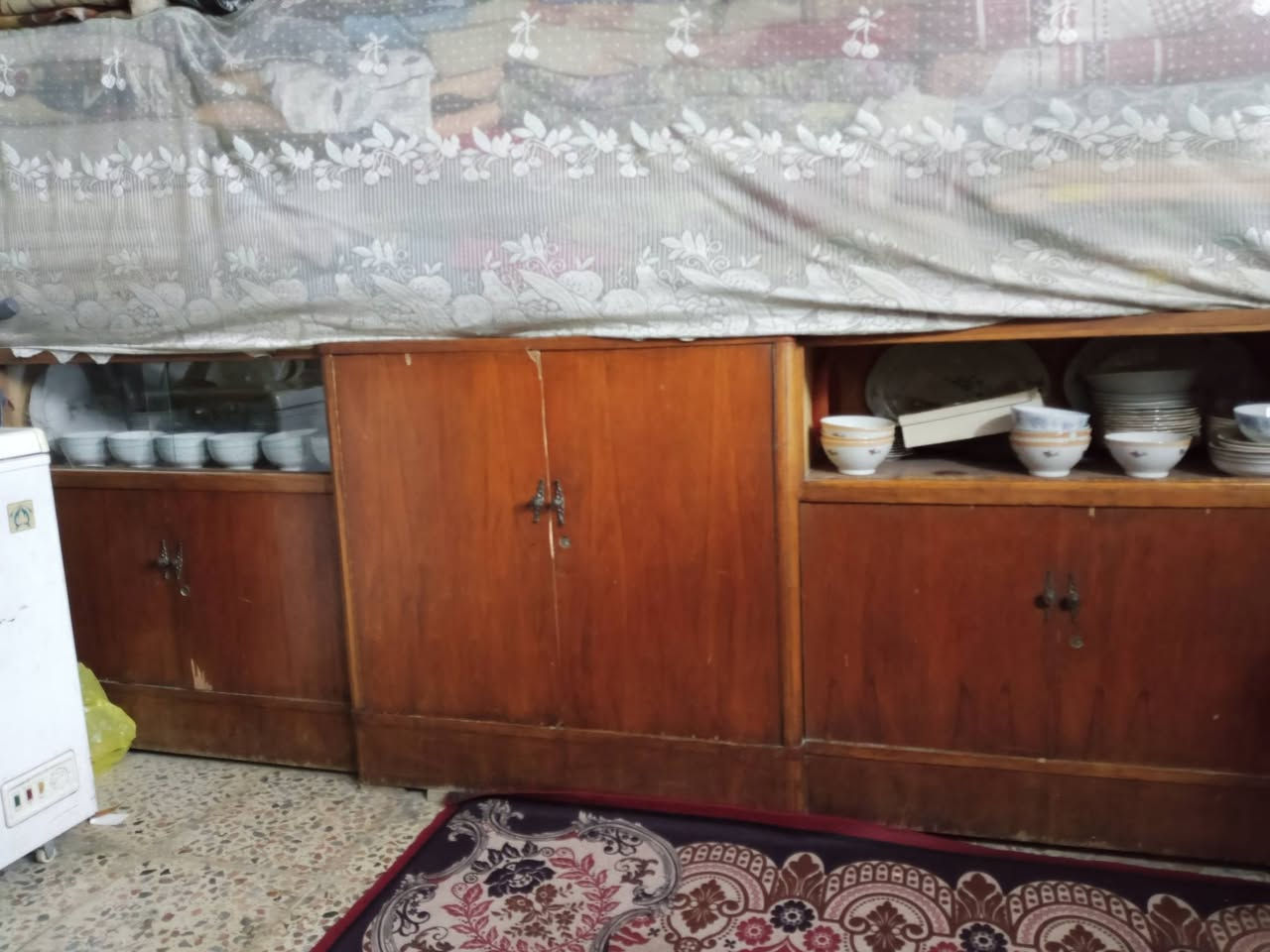 معرض اربع بيبان +بابين جام خانه 
بوفيه ست بيبان 
للاستفسار اكثر ***********
السعر 250 بيها مجال للشراي

