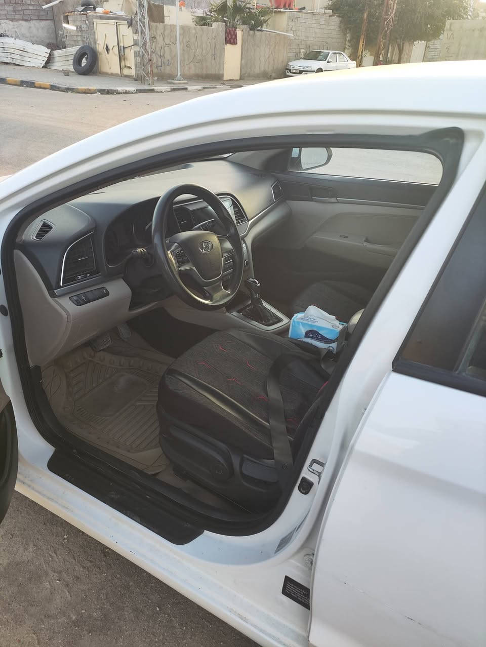 النترا 2017 خليجي محرك 2000 ما مفتوح رقم انكليزي بأسمي سنوية جديده هزة جديده  حادثها بنيد وجاملغ ونص باب .. السعر 118 وبيها مجال  للأستفسار ***********
