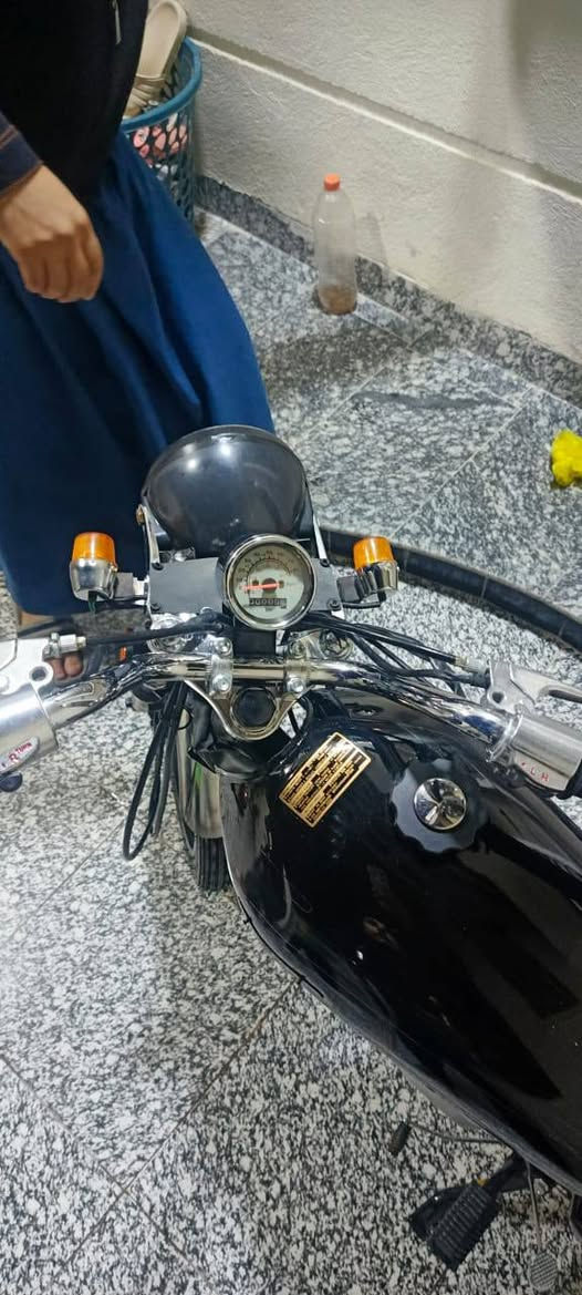 سلام عليكم
تربعه كير 
تعميرجديد  لدراجه مكفوله من لسرقه اوراقه ضايعه عدي
السعر425اوبيه مجال مكان كربلاء 
***********
