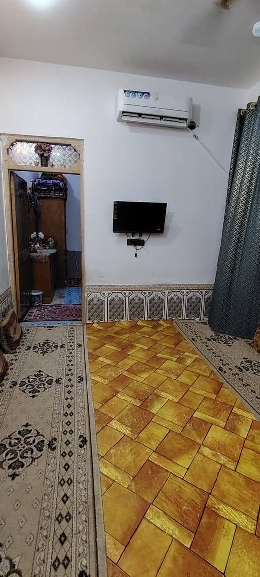 بيت 100م زراعي قرار محكمه مشمول بتطويب عمود 139 طريق ياعلي شارع 10م يبعد عن شارع كربلاء 500م بناء بلوك سقف صب يتكون من استقبال ومطبخ وصاله وغرفه وحمامات داخليه وخارجيه وبيتونه وسطح البيت كامل ماعدى الارضيه صبهه
للأستفسار الاتصال او واتس اب  ***********
