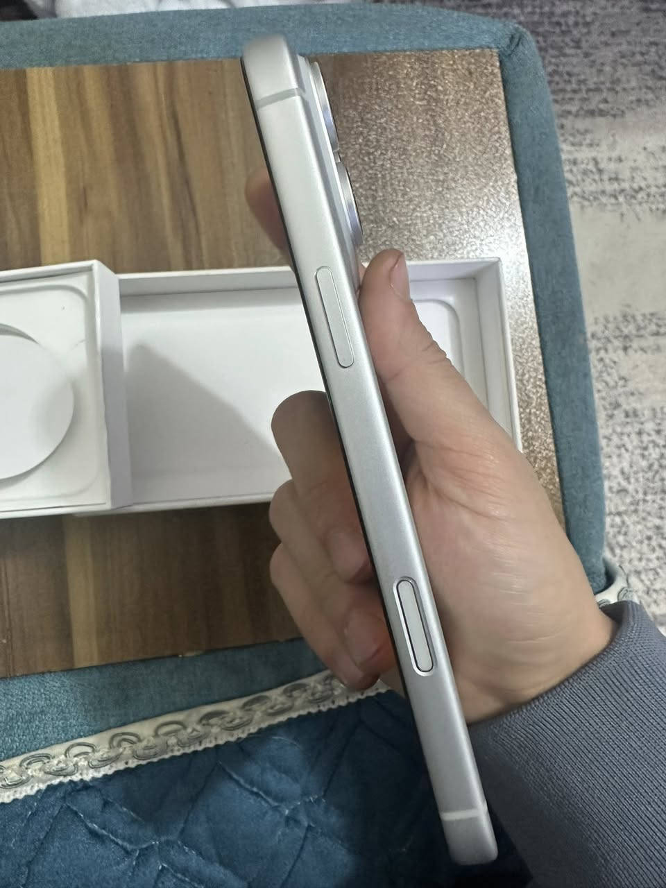 ايفون 17 برو ماكس ايسم مشحون مرتين بسسس اوت لبارحه نفتح من كارتونهههه مكاني الكاضميه سعره 1925 بيع مستعجل  ***********
