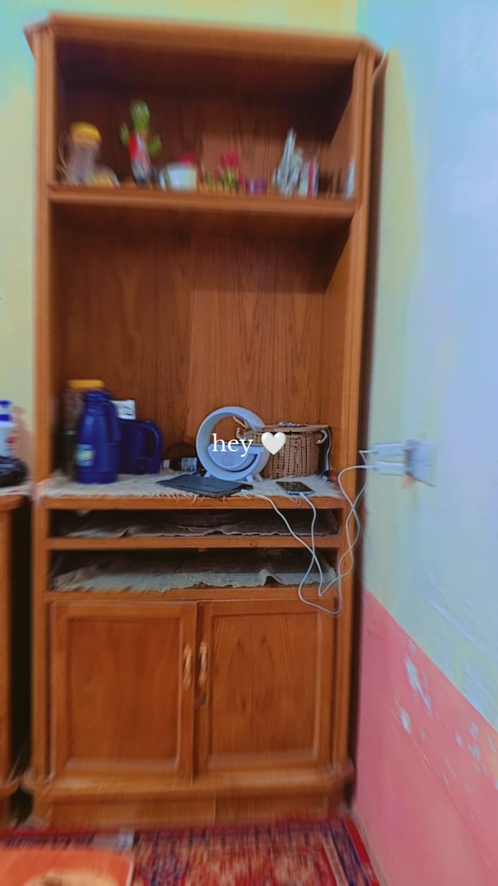 السلام عليكم غرفه اخشاب ثقيلة صاج تفصال عراقي رايدتها ب٨٠٠ وبيها مجال للشراي ونضيفة جداً ***********
