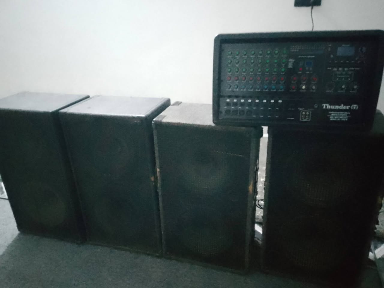 جهاز تندر نضيف 1700 للبيع مع سماعات لبه هندي زوجين 3خط للاستفسار الاتصال على الرقم  التالي ***********
