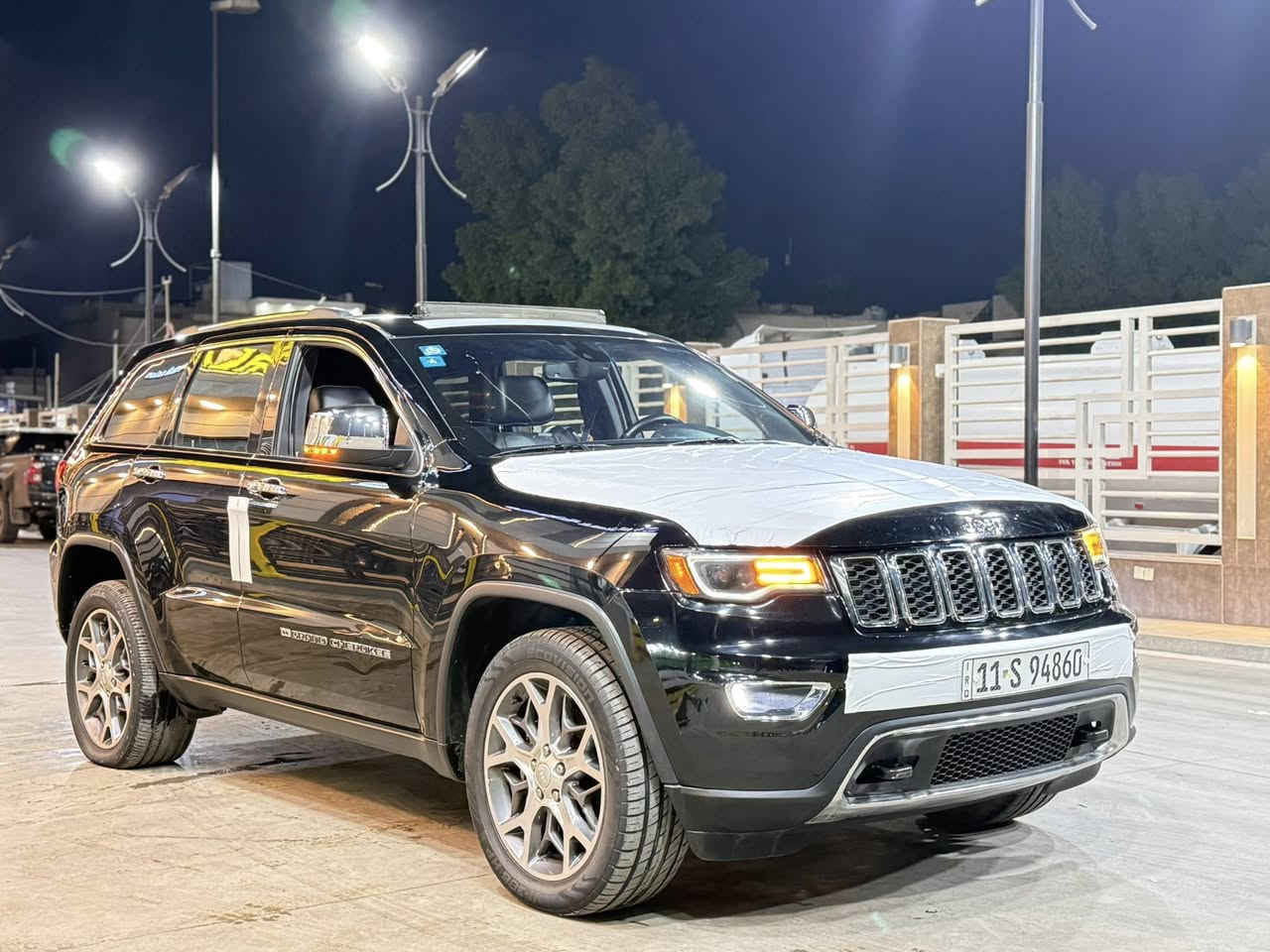 السلام عليكم      247 وبيه مجال
من رخصه الادمن 
جيب 2022 فول واحد على واحد  الويل كب عنكبوت 
أمريكي 🇺🇸 حادثه البنيد وربع الجاملغ رقم الشاصي مرفق بلمنشور السياره مواصفاته فول حتى بانوراما السياره كير والمحرك كفاله حتى من الفتح جديده كولش انضف جيب بموديله السياره ولسياره كير والمحرك والصدر والتبريد 
بيه ضرر مقدمه الشاصي الامامي الايسر شي بسيط 
وكفاله من اللحيم والصبغ يعني بس رصعه بسيطه ولسياره باسمي شخصياً تحويل ثاني يوم رقمه بغداد الجديد وهزه والبراد جديدات والسياره كامله مكمله ولسياره ابيعلك على السونار قطعتين فقط ولسياره مكانه بغداد الامين الثانيه 
والسعر ب247 وبيه مجال بسيط 
*********** مؤمل حسين
