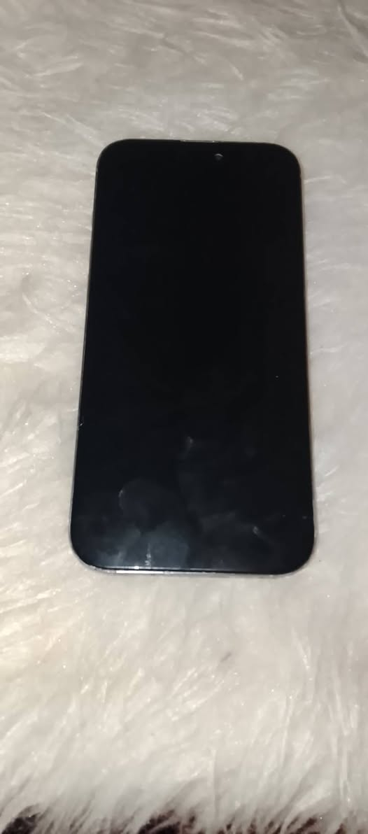 ايفون 16 برو ماكس شاشه محروگه وقافل ايكلود خلي سعر وبالعافيه عليك ***********
