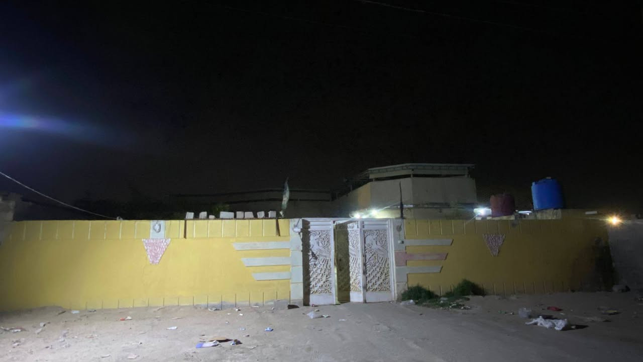 السلام عليكم
منزل للبيع مساحة 750متر
مكانه شارع الشعيبة الجديد قرب سنتر فدك 
على الشارع العام 
‏‪***********‬‏
***********
