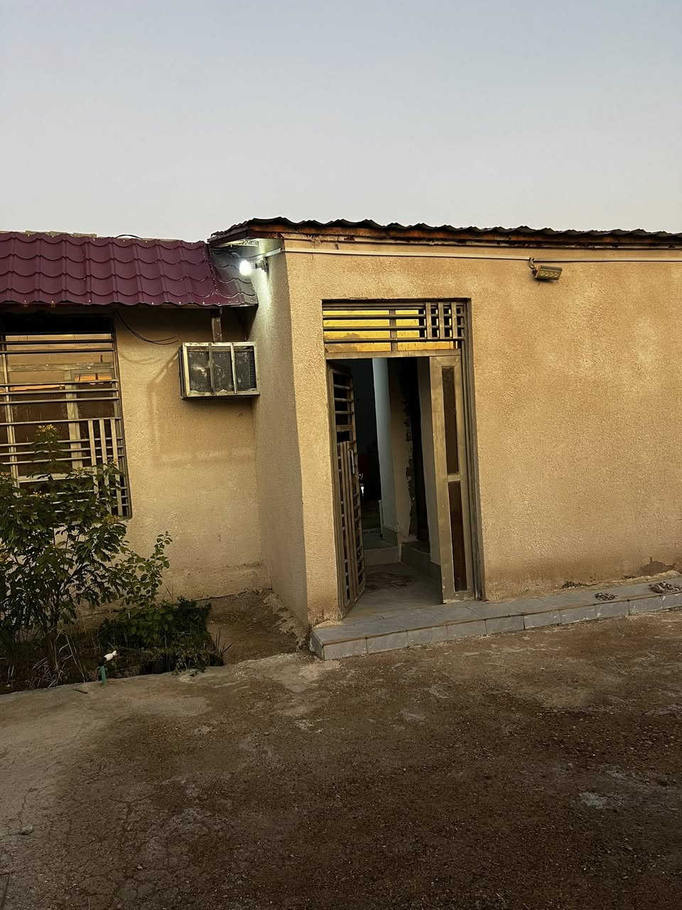 مشتمل مؤثث مع مزرعه اكثر من دونم الموقع كورنيش الحكيم 
 غير متواجد على الفيس ***********
