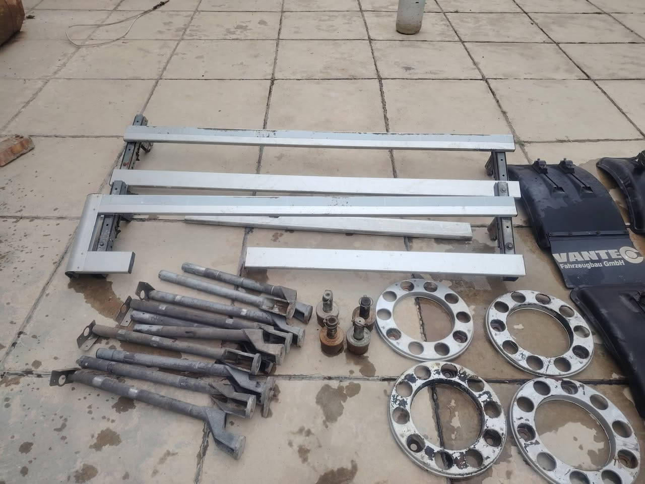 للبيع قفل حاويه و جاملاغات و سبايدرات و صفحه جادر صيفيه
رقم الهاتف ***********
