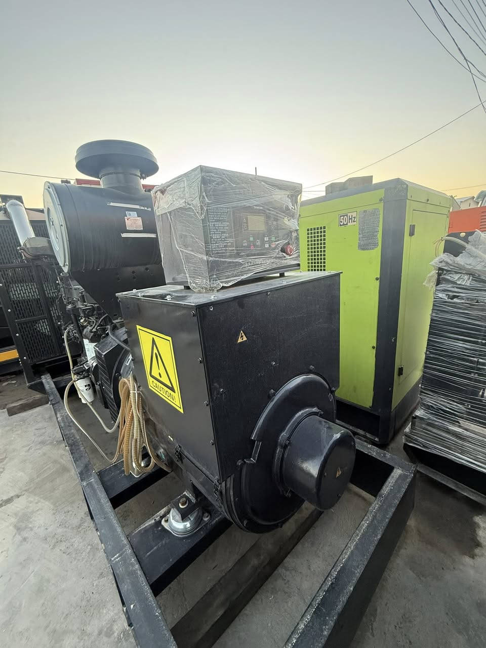 السلام عليكم
كمنز KT19 كولو هواء 6 وربع موديل حديث 
‏750kva راس توليد ستافورد الاصلي 
ساعات العمل زيرو 
نظام اوتو حمايه فول اوتماتيك
وضع بلاد شركة  
أربيل صناعه جنوبيه 
نظام اوتو حمايه فول اوتماتيك
وضع بلاد شركة  
🚚يوجد توصيل الى جميع المحافظات وبضمان🚚
🚚كياندن هةية بو هةموو شاركان بةكرينتى🚚
 للاستفسار:
 ابو علي 
***********
***********
***********
