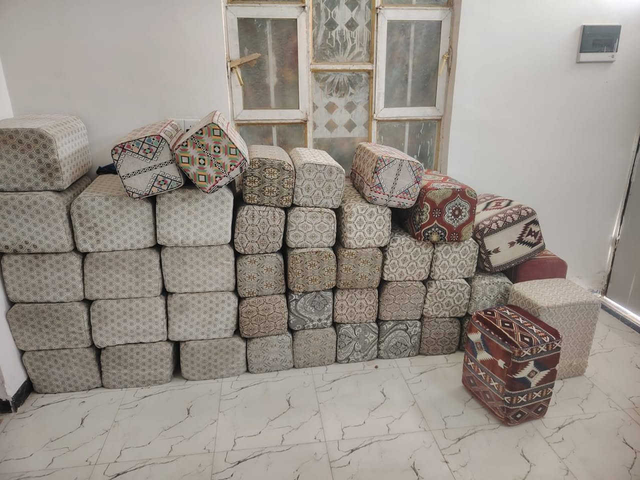 خيمه عمودين 4ف8
وتكيات زغار وكبار ***********
