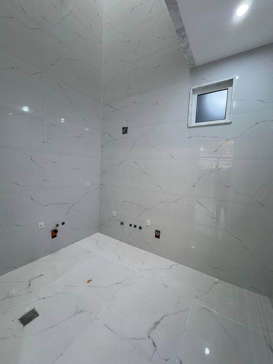 للبيع – 32 بارك
 المساحة: 200 م
 مقابل حديقة
 يتكوّن من 5 غرف نوم
 على شارع 12 ونص
السعر : 28 دفتر 75 ورقه قابل للتفاوض

رقم الاتصال او واتساب
***********
*********** أربيل, العراق
