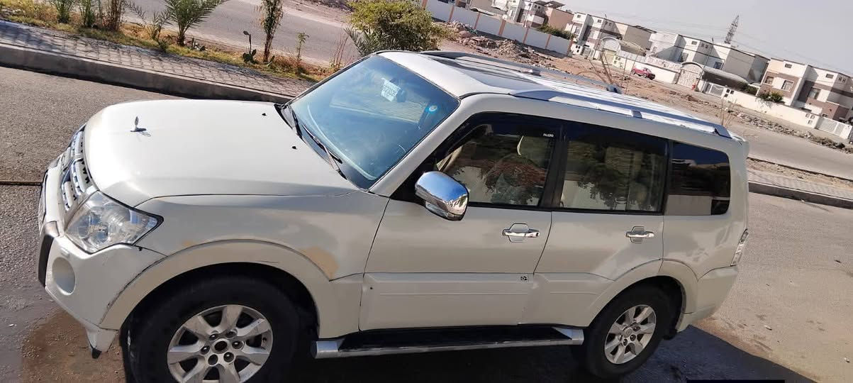 .للبيع فقط بدون مراوس بالنجف معارض النجف الجديدة بمعرض بركات المصطفى متسوبيشي( باجيرو )
موديل 2010 الحبتور تجي فول مواصفات المعروفة للأخير (1\1) رقم بغداد انگليزي الدولي مميز السنويةمجدد لسنة 2028

السيارة بيها صبغ عام بسبب واگعه عليها سقيفه مو مگلوبة ولا متچية أكفلها من الگلبة والتچية مشروطه بدون شواصي بدون دواخل للتكم الداخلية وأكفلها من الگص كماموضح مع کافةالتفاصيل بالفيديو المرفق بالمنشور مع الصور

السيارةجاهزة بمعنى الكلمة من داخلها وخارجها
وجاهزة ومكفولة من محرك وگير وحداديةوتبريد مع تخم تاير كلها جاهزة بأذن الله وكذلك أكفل شواصي و لغوود و الحوض و التكم الداخلية و اكفلها من الكص
 فول مواصفات : -
(فتحة ودبل گیر اتوماتیک و دبل تانکي مع هوكات خلفي و أمامي مع محرك ٦سلند حجم3500 وگیر 7 نمر  مع فورويل و سعتها 7راكب مع تبريد 3قطع
غرفتها جديدة
و لايتات زنون مع بلاجكتورات مع  حساسات خلفية و شاشة جبيرة وكروس سرعة، مع يدات الابواب نيكل و دواخل السيارة لونين و مطعم صاج ، تحكم المري كهرباء و أشاير بالمري ، شاشة كبيرة و كامرة مع سبير تعليگ و دمام وكراسي كهرباء ثنين 
  و بعد بيها مواصفات  )
 كفالة من گير و مكينة  و حدادية و تبريد
 
معروضة بسعر مناسب كلش ب(108$)ورقة و بيها مجال قليلة وماكو هيچ أسعار بالسوگ

 والشراي يتصل و يتدلل رقمي بيه واتساب غير متواجد بالفيس 

 ***********
