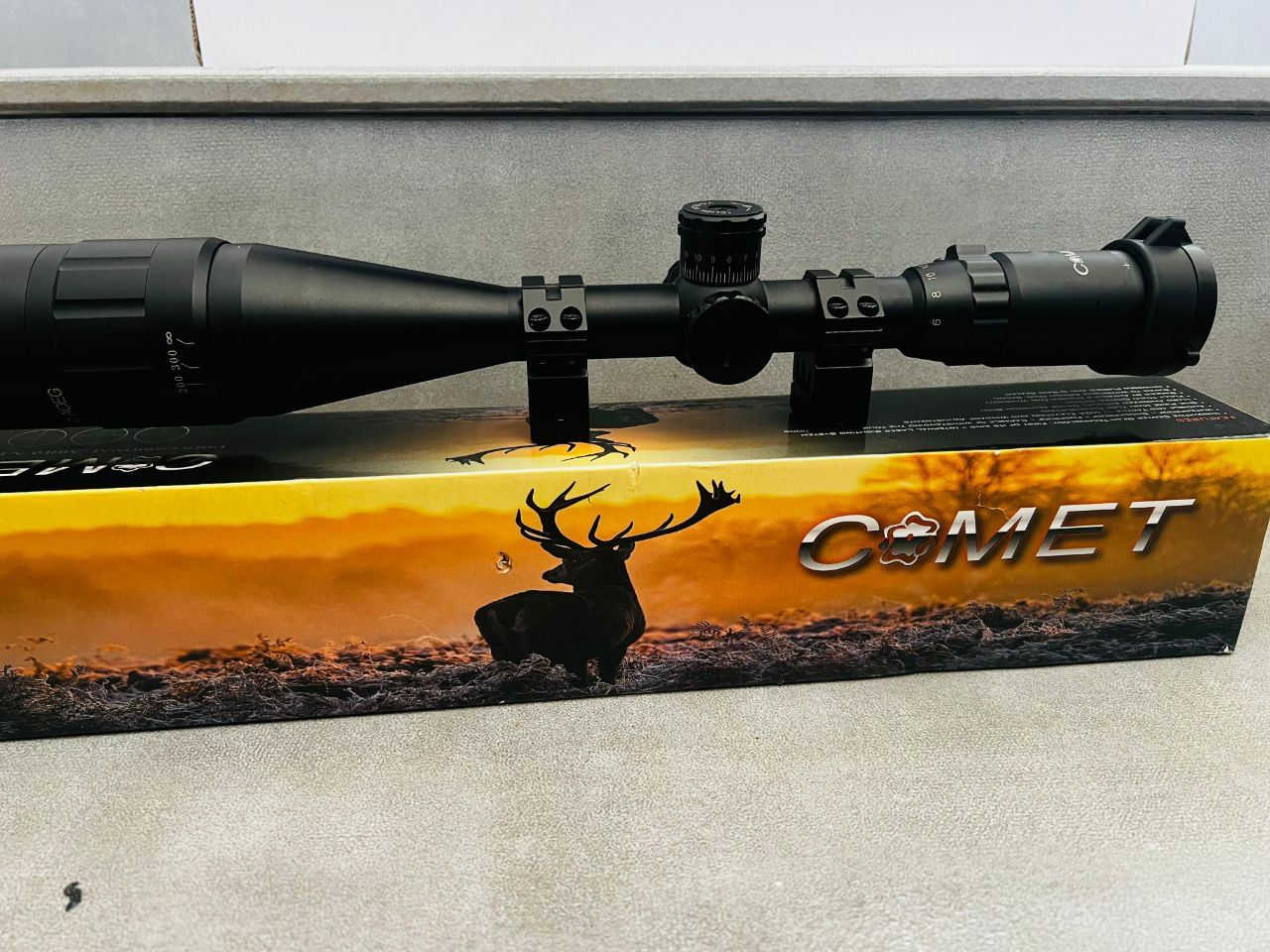 العلامة: COMET
الفئة: Professional Airgun Optics
الاستخدام: بنادق هوائية (PCP – سبرنغ – غاز رام)
أبرز المواصفات الظاهرة:
عدسة أمامية كبيرة (غالبًا 50–56 مم) → تعطي إضاءة أفضل خصوصًا آخر النهار 🌅
زوم متغير (واضح من حلقة الزوم) مناسب للرمي من مسافات قريبة إلى متوسطة
برج ضبط علوي للارتفاع
زوم 6*24*44
 (Elevation) + جانبي للانحراف (Windage)
جسم ألمنيوم قوي، ومذكور على العلبة:
مقاوم للصدمات
مقاوم للماء والضباب
مملوء نيتروجين (Nitrogen Purged)
يأتي مع حلقات تثبيت جاهزة


**إذا كنت صاحب هذا الإعلان وتريد حذفه لأي سبب، رجاءا أرسل رسالة إلى الدعم الفني**