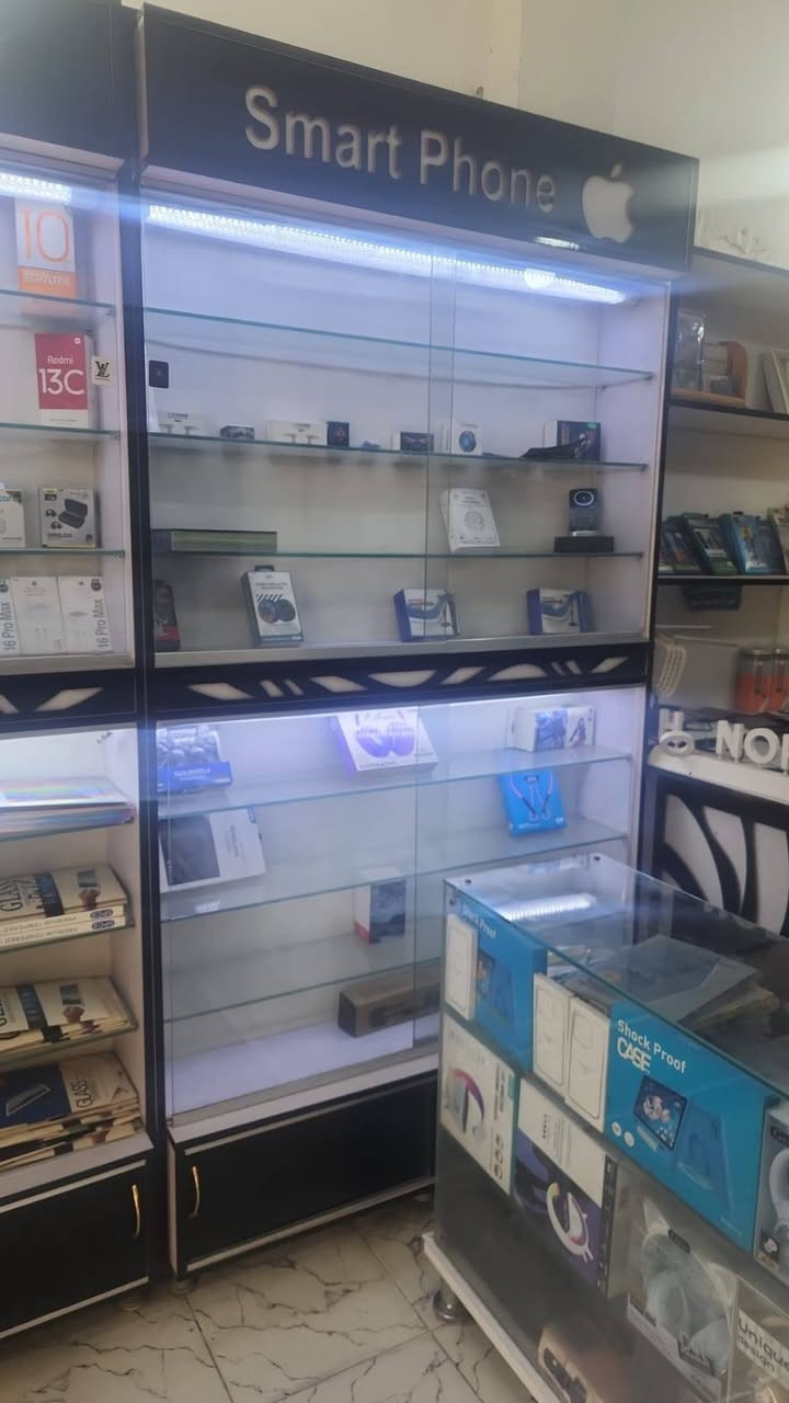 فاترينات عرض محل موبايلات كامل
فاترينات عرض مع ديكور لعرض الاكسسوارت مع عارضات ارضيه مع ميز صيانه + ميز مخصص للسوفت وير +ميز مخصص للهارد وير
للعلم الاغراض نضيفه جدا ومستعمله قليل
فصلتهن تفصار حسب الطلب كلفني ٣ ملايين. عارضهن ب ٢ مليون الكل بيعه واحده وليس اجزاء
الشراي يتصل على الرقم *********** متوفر واتساب. المكان بغداد. حي اور
