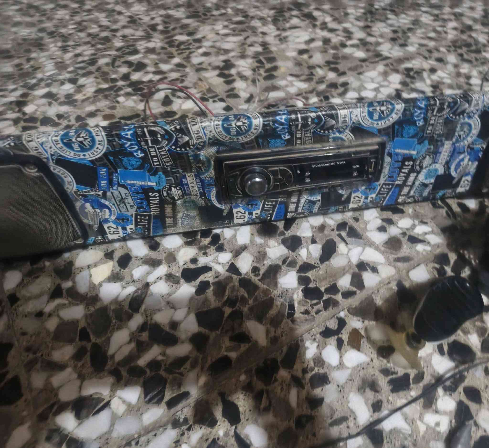 سلام عليكم كلهن للبيع مسجل أربع سماعات جديدا بعده وذني كلهن سعرهن ٤٠ لف مكاني بغداد شعب لا تواعد وتجذب ما تشتري رقم  ***********

