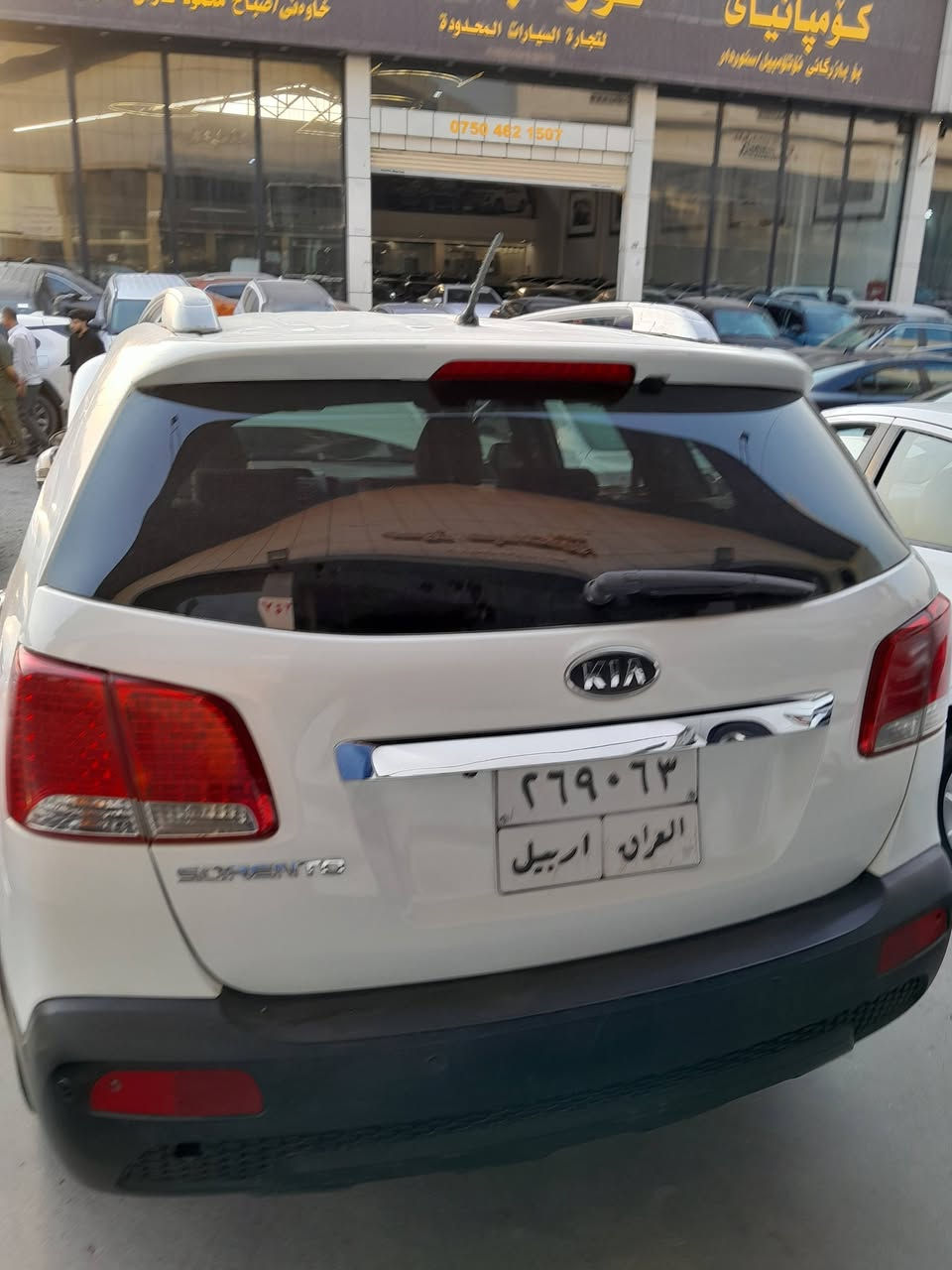 سياره سورنتو  وارد خليجي  مواصفات بصمه بوب وجنطه تبريد ثلج  ٣ قطع  محرك شرط كير جديد شديتو قبل اسبوع .سياره مرتجيه بصفحه بس اني ابيع صبغ عام هيه موكلها بيها صبغ  بس اني ابيع عام 
السعر المطلوب ١١٠ وبيها مجال قليل الاتصال ***********
